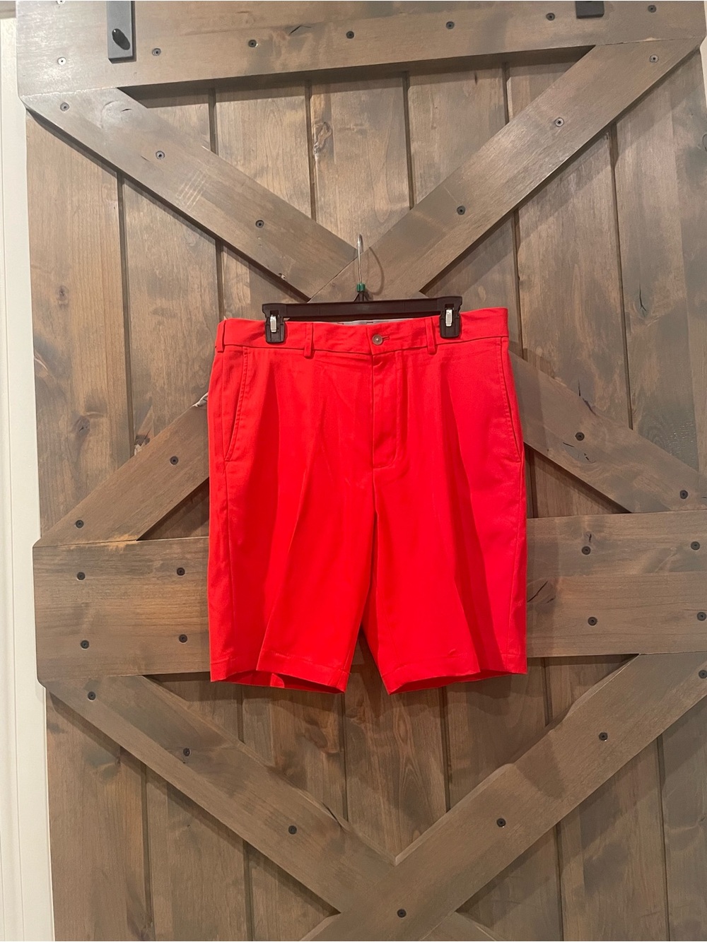 Walter Hagen Men's Red Flat-Front Golf Shorts